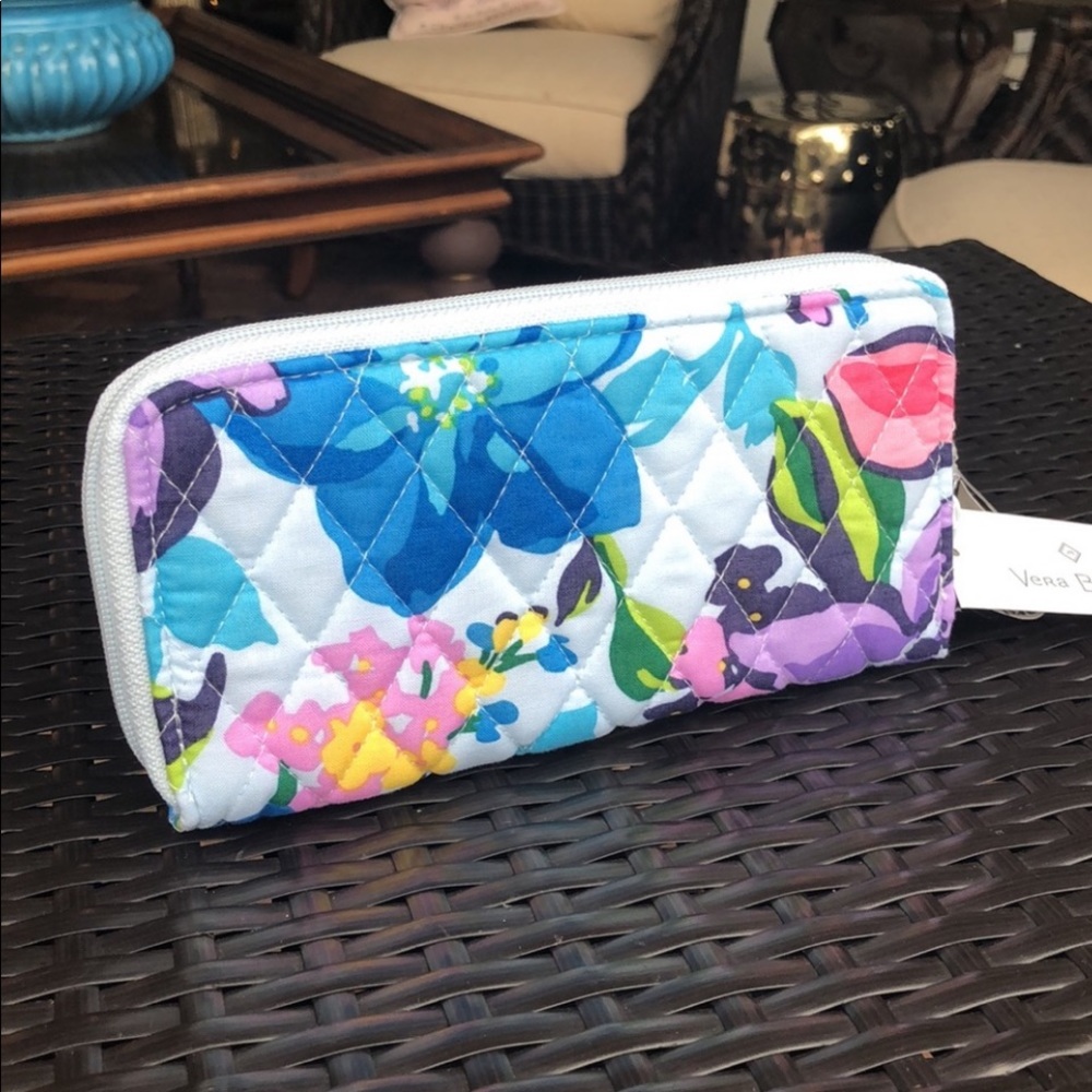 VERA BRADLEY Accordion quilted textile wallet - Picture 3 of 12